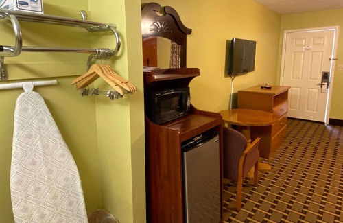 Fruitvale Hotel | Rama Inn Bells