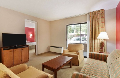 Southwest Raleigh Hotel | Ramada by Wyndham Raleigh
