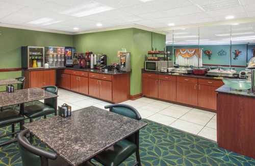 Forsyth Hotel | Ramada Limited Decatur