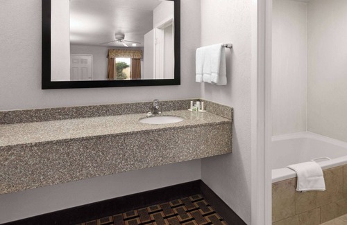 San Angelo Hotel | Ramada Limited San Angelo