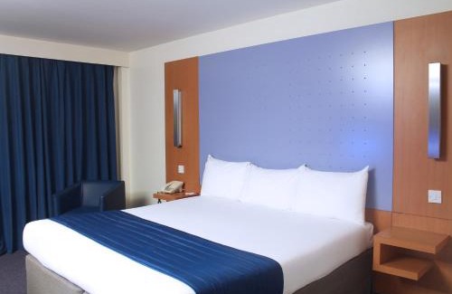 Whittington Hotel | Ramada London North