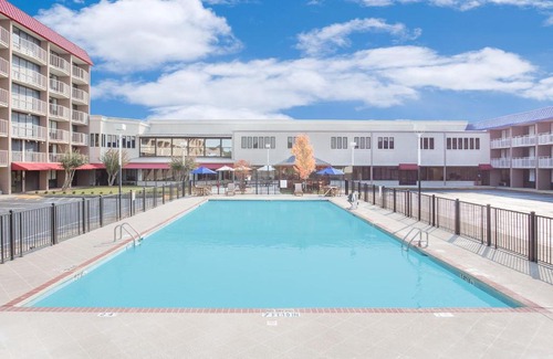 Terry Sanford Hotel | Ramada Plaza by Wyndham Fayetteville Fort Bragg Area