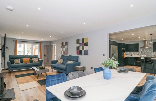 Longhope Cabaña | RANBIR HOUSE, pet friendly, with hot tub in Longhope