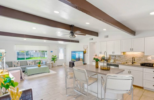 La Presa Casa | Ranch 3BR/1Bth w Gated Yard, Garage, Bedside Crib