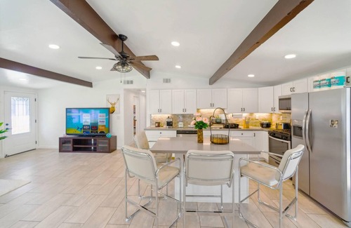 La Presa Casa | Ranch 3BR/1Bth w Gated Yard, Garage, Bedside Crib