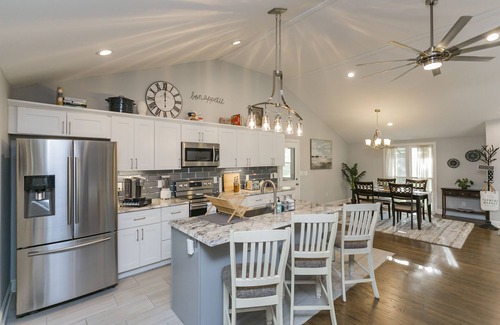 Madison Casa | RANCH BEAUTY- 5Bd/3Ba, King Beds, Mins to Broadway, Opry & Airport - Sleeps 12!