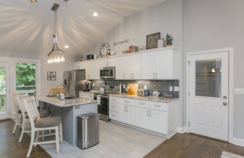 Madison Casa | RANCH BEAUTY- 5Bd/3Ba, King Beds, Mins to Broadway, Opry & Airport - Sleeps 12!