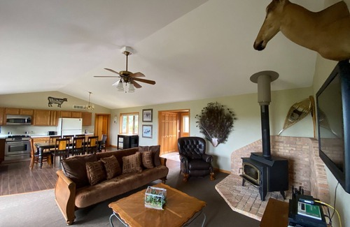 Elizabeth Casa | Ranch life, 300 acres! 10 mile views., trails, animals, swimming pool, golf