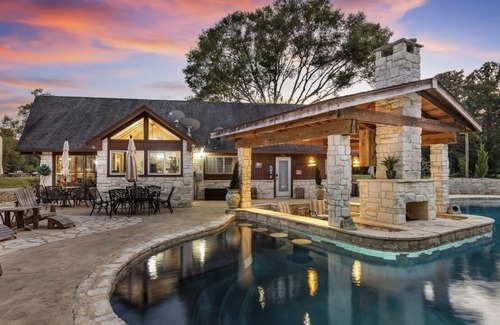 Cypress Casa | Ranch Style Paradise * Resort Style Pool *