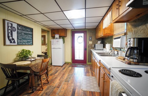 Brockton Casa | Ranch Style River Bungalow with Fireplace, River & 10 Acres