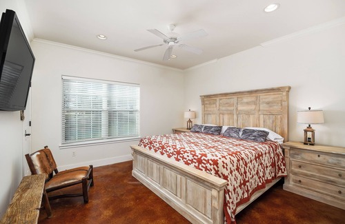 Raymondville Complejo | Rancho Los Alacranes- Large Retreat Venue in the Rio Grande Valley- sleeps 41