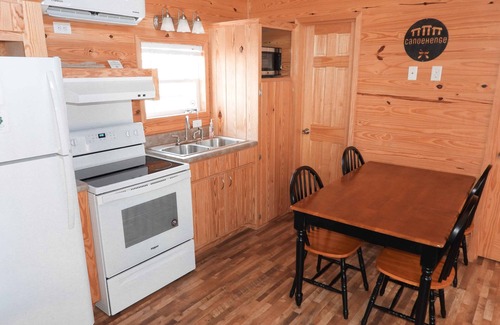 Leasburg Cabina | Ransom's Retreat Group cabin rental near Meramec River
