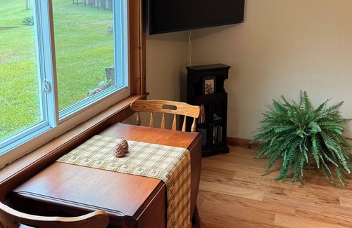 Rapid City Casa | Rapid River Retreat! Home sleeps 6, garage, fire pit