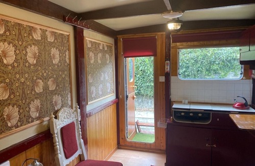 Turnchapel Casa | Rare 1954 Renovated Vintage Lorry - Costal Location