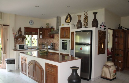 Rawai Villa | RARE ! 3 bed-3bath, swimming-pool-jacuzzi, property 1 600 m2, tropical garden, quiet area