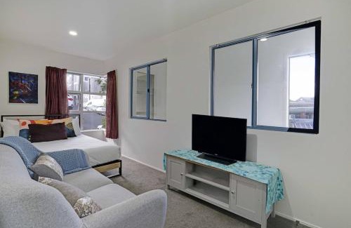 Grafton Casa | Rare Find Large TownHouse 4BR 2Bath Garage