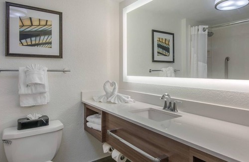 Tropic Casa | Rare Gem! 4 Comfy Units, Pool, Walk to Brevard Zoo