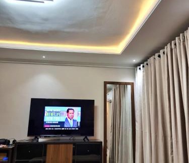 Lagos Chalet De Esquí | Rare Luxury 2bed guest house with private garden close to airport