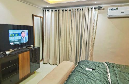 Lagos Chalet De Esquí | Rare Luxury 2bed guest house with private garden close to airport