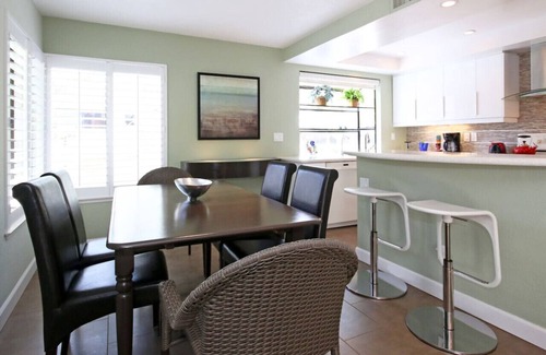 Clairemont Casa | Cerca de Mission Bay, 2BD / 2BA townhouse, Spa, garaje para 2 autos