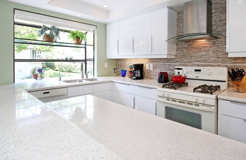 Clairemont Casa | Cerca de Mission Bay, 2BD / 2BA townhouse, Spa, garaje para 2 autos
