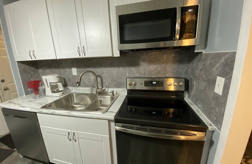 Ypsilanti Casa | RARE Remodeled 4 Bedroom Home - Ypsi/AnnArbor