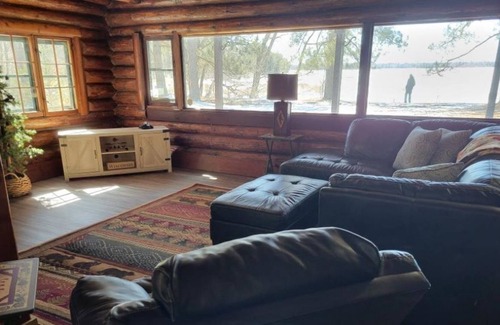 Hazelhurst Casa | Rare rustic log home located on Willow Flowage