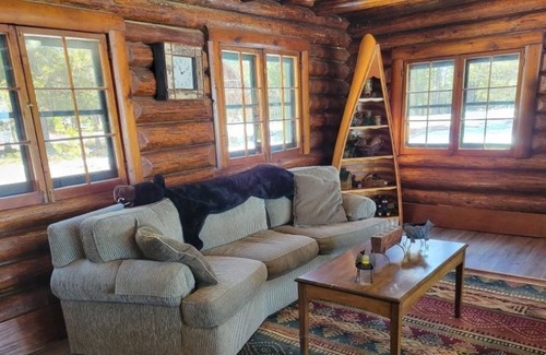 Hazelhurst Casa | Rare rustic log home located on Willow Flowage