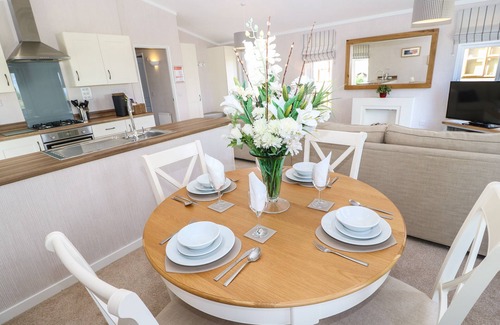 Tunstall Cabaña | RASHIERIGG, pet friendly, with a garden in Catterick, North Yorkshire