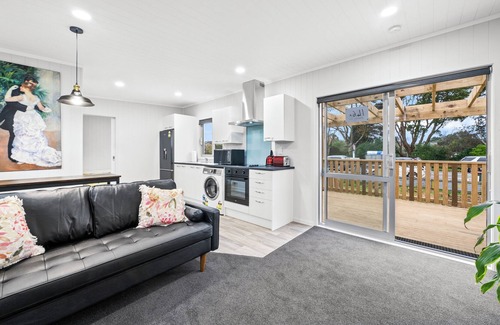 Raumati Beach Casa | Raumati Retreat - Raumati Beach Holiday Home