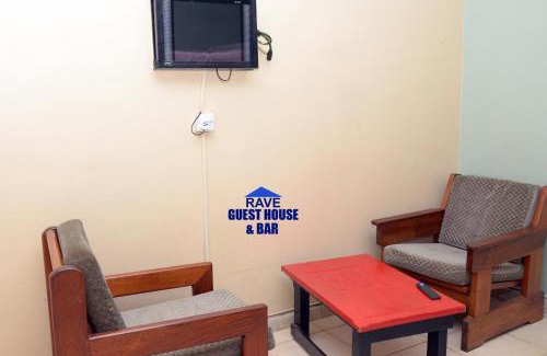 Mukono Casa | Rave Guest House and Bar