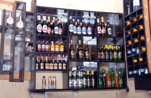 Mukono Casa | Rave Guest House and Bar