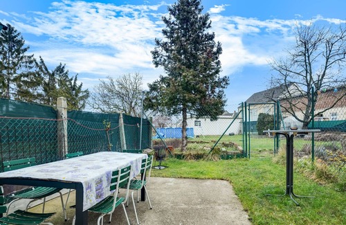 Hohenau an der March Casa | Encantador apartamento en Hohenau an der March con jardín y garaje