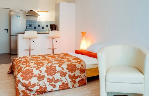 Hohenau an der March Casa | Encantador apartamento en Hohenau an der March con jardín y garaje