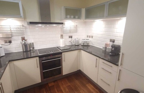Wapping Apartamento | Ravishing Riverside 2-bed Rental in Canary Wharf