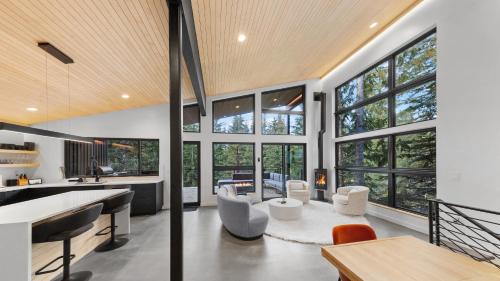 Government Camp Casa | RAVN HAÜS - Oregon's Premier Alpine Retreat