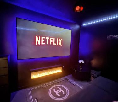 Bradford Apartamento | Rawson Apartments - Stylish City Centre Hideaway with 85 inch TV Cinema Room & Pool Table