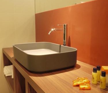 Imola Cama Y Desayuno | RB del Teatro&Apartaments