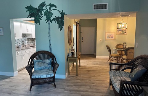 Redington Shores Condominio | Listo para una vacaciones! Sleepy Sea Turtle 2 BR / 2BA condominio frente al mar en alquiler !!