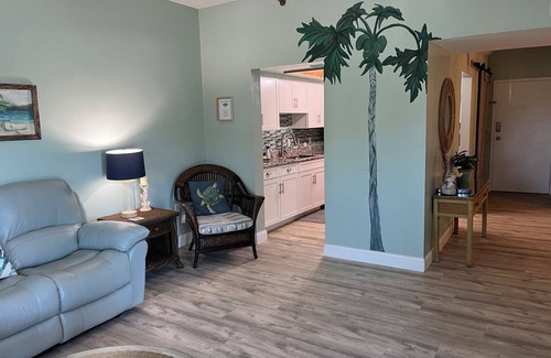 Redington Shores Condominio | Listo para una vacaciones! Sleepy Sea Turtle 2 BR / 2BA condominio frente al mar en alquiler !!