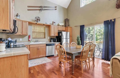 Sierra Cedars Cabina | Ready for Snow Adventure? Large Deck & EV Charger