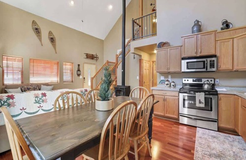 Sierra Cedars Cabina | Ready for Snow Adventure? Large Deck & EV Charger