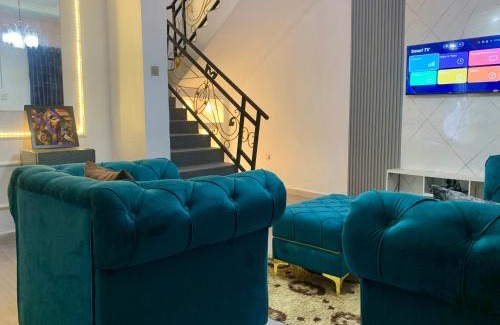 Ofin Apartamento | Reagal Apartments, WMachine, WiFi, 13 mins DRV from Ikeja, OPIC ESTATE