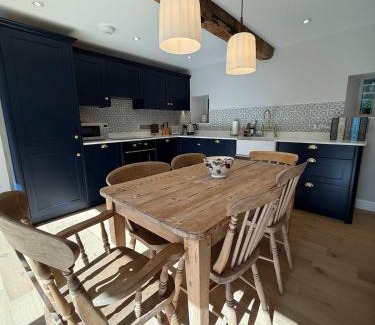 Shoscombe Casa | Recently converted barn on the outskirts of Bath