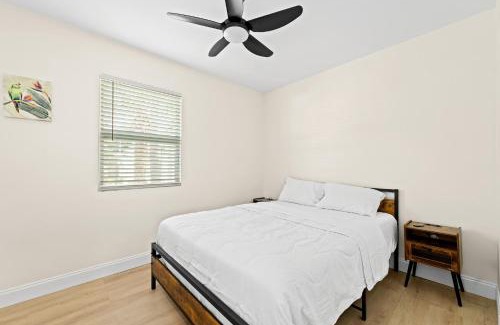 Briny Breezes Apartamento | Recently Remodeled + Mins from Beach and Downtown