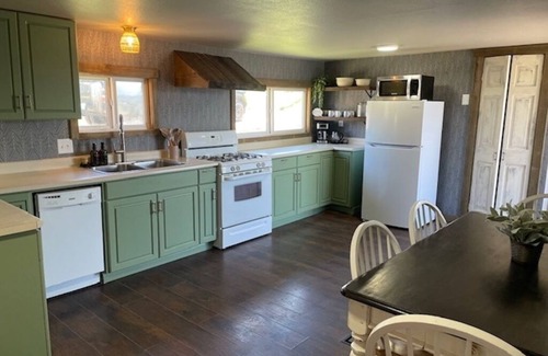 Philipsburg Casa | Recently remodeled family home with large fenced in back yard, Full size kitchen, 2 full bathrooms, Bedroom 1 has a king size bed, Bedroom 2 has a queen size bed. The flex space has a trundle bed with 2 twins.