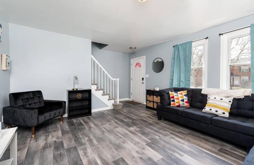 Dundalk Apartamento | Recently renovated 3BR home near Heritage Park!