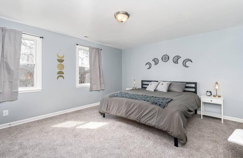 Dundalk Apartamento | Recently renovated 3BR home near Heritage Park!