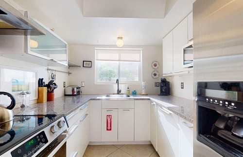 Desert Hot Springs Casa | casa elegante desierto, w / bañera de hidromasaje, piscina comunitaria, jacuzzi y pista!