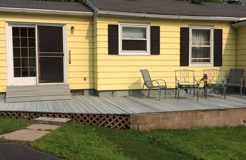 Clifton Springs Casa | Rancho recientemente actualizado en el pueblo de Clifton Springs, NY